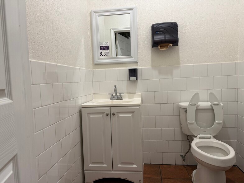 More Photos Of 5402 S Zarzamora St, San Antonio Restaurant For Sale