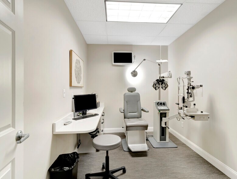 More Photos Of 1-5 N Main St, Mansfield Storefront Retail Residential For Lease