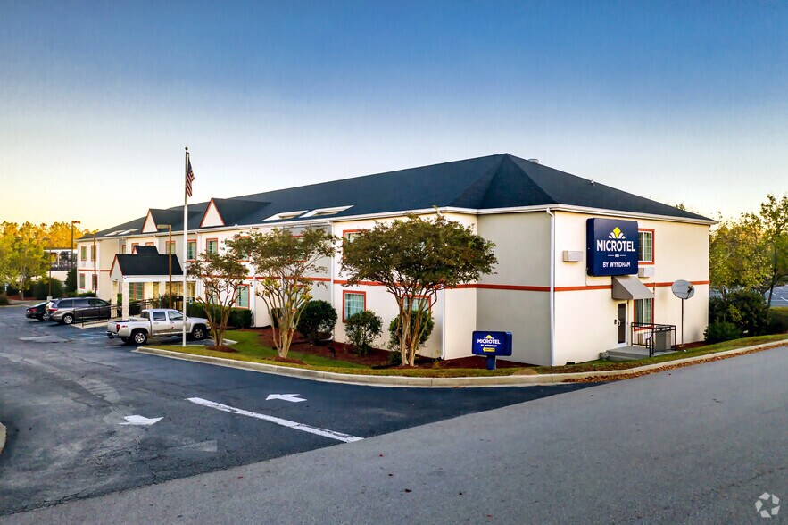 Primary Photo Of 1520 Barbara Dr, Columbia Hotel For Sale