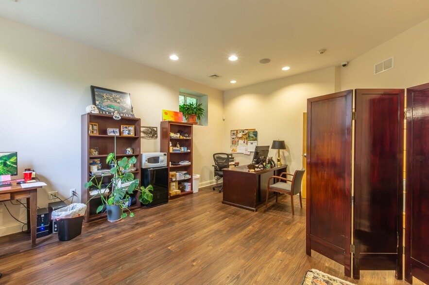 More Photos Of 799 Northern Blvd, South Abington Medical For Sale