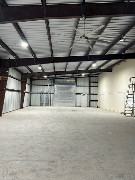 More Photos Of 8503 Lava Hill Rd, Austin Warehouse For Lease