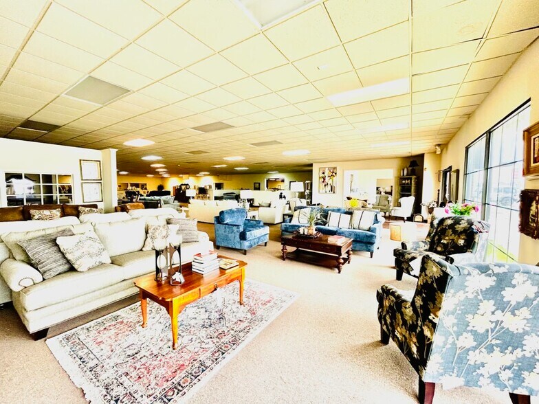 More Photos Of 869 S State St, Clarksdale Storefront For Sale