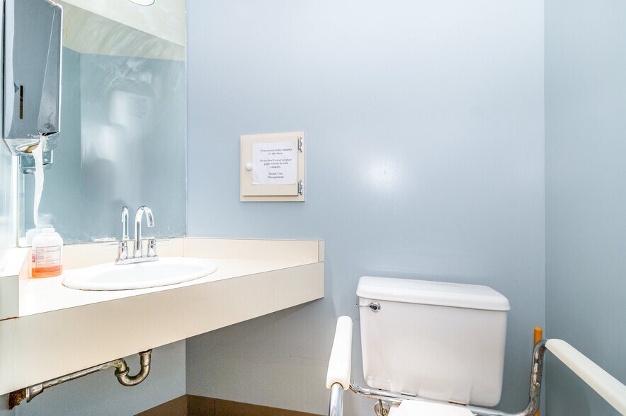 More Photos Of 10190-10198 Springfield Pike, Cincinnati Medical For Sale