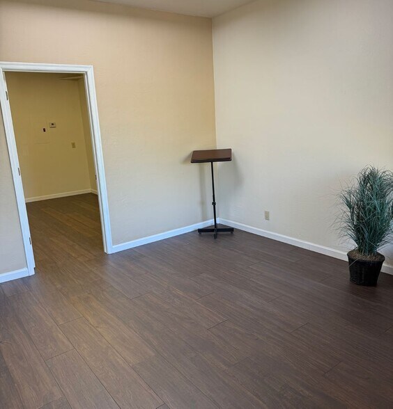More Photos Of 37608 N Cave Creek Rd, Cave Creek Office For Lease