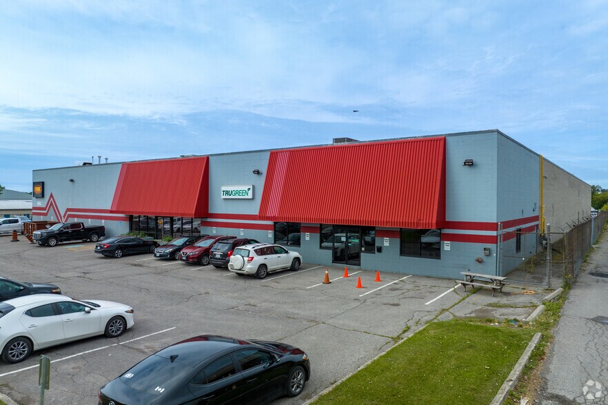 More Photos Of 984 Farewell St, Oshawa Warehouse For Lease