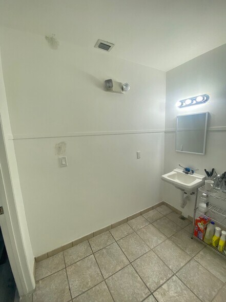 More Photos Of 12343-12345 W Dixie Hwy, North Miami Storefront For Lease