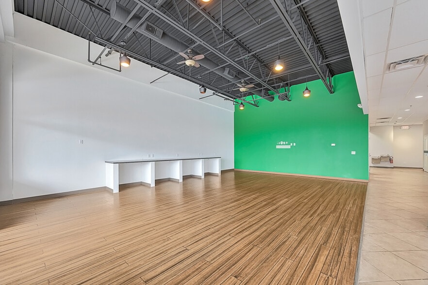 More Photos Of 1035 Vandercar Dr, Florence General Retail For Lease