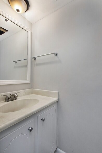 More Photos Of 1012-1032 Hickory Hill Ln, Hermitage Apartments For Sale