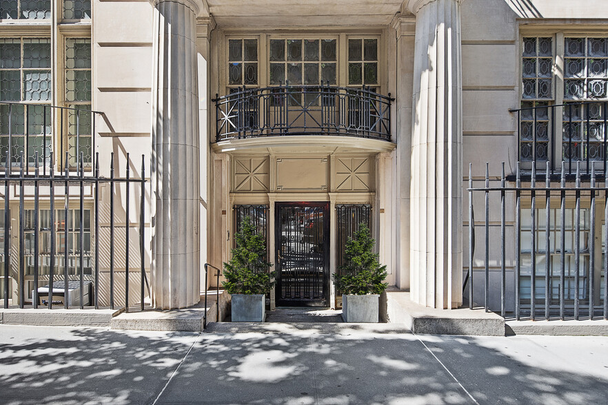 Primary Photo Of 130 E 67th St, New York Apartments For Sale