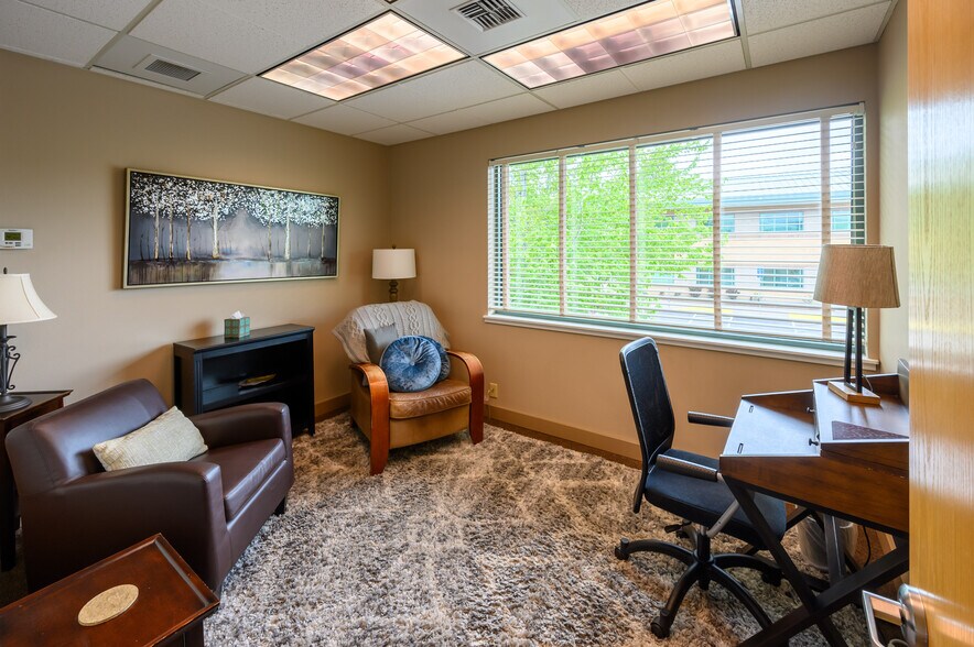 More Photos Of 296 SW Columbia St, Bend Office For Sale