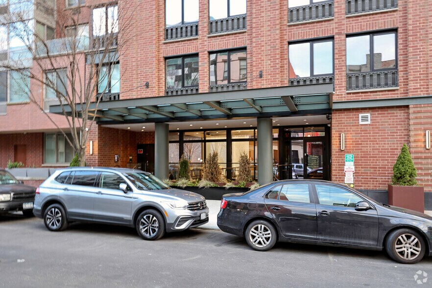 More Photos Of 1998 2nd Ave, New York Apartments For Lease