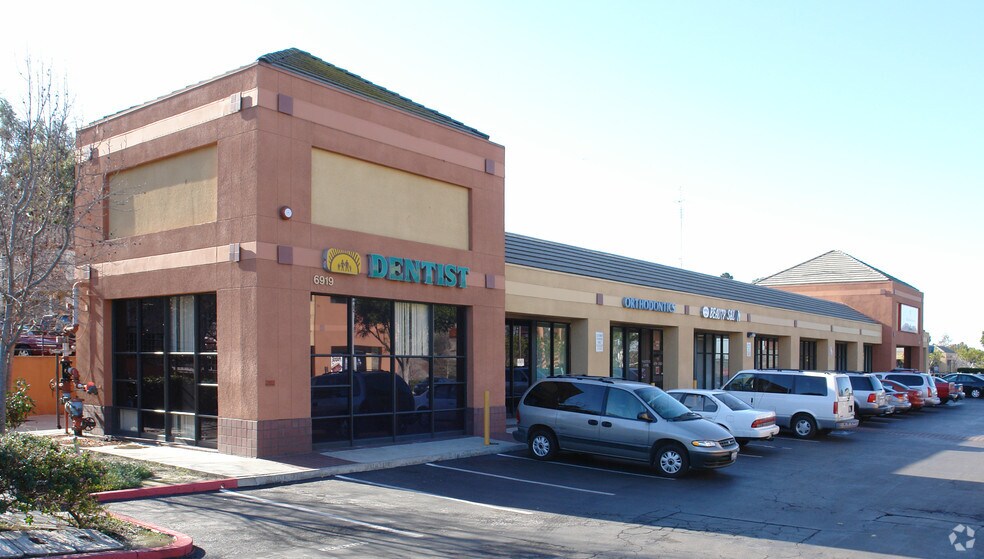 Primary Photo Of 6919 Paradise Valley Rd, San Diego General Retail For Lease