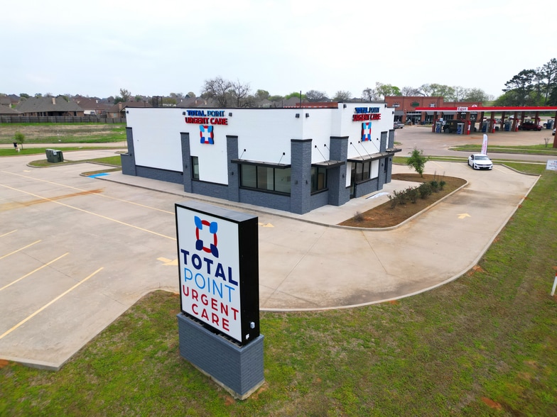 More Photos Of 804 W Main St, Hallsville Freestanding For Lease