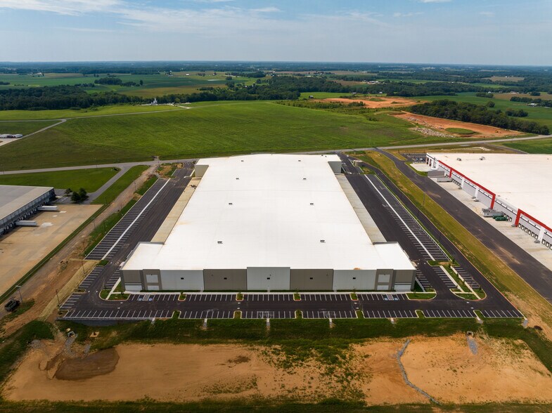 More Photos Of 1211 Vaughn Pky, Portland Distribution For Lease