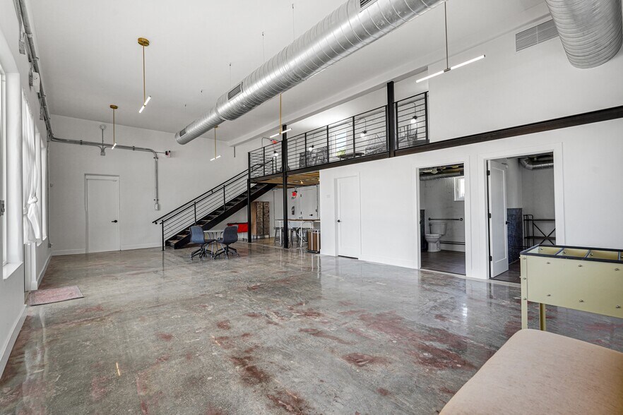 More Photos Of 798 NW 62nd St, Miami Service Station For Lease
