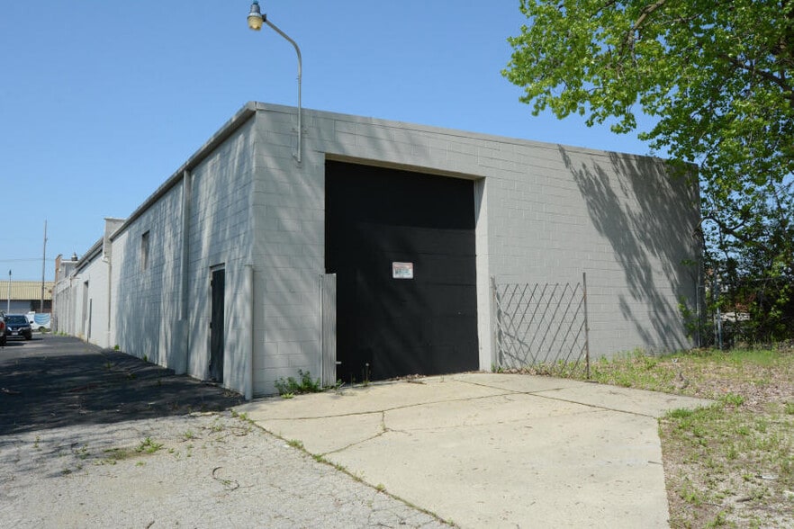 More Photos Of 3258 W Fond Du Lac Ave, Milwaukee Manufacturing For Lease