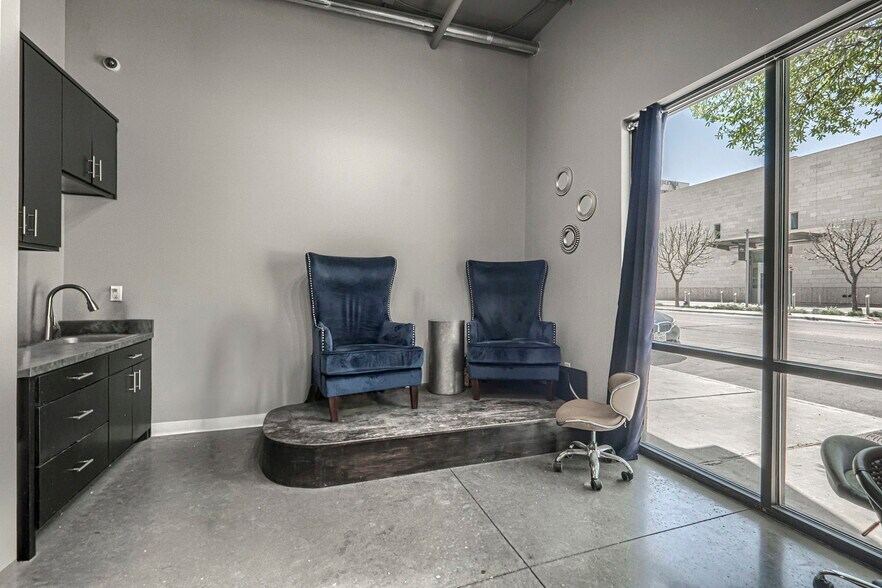 More Photos Of 100 N Main St, Midland Apartments For Lease