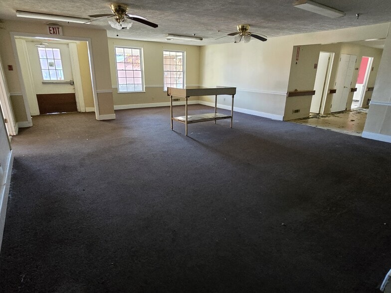 More Photos Of 913 9th Ave W, Hendersonville Skilled Nursing Facility For Sale