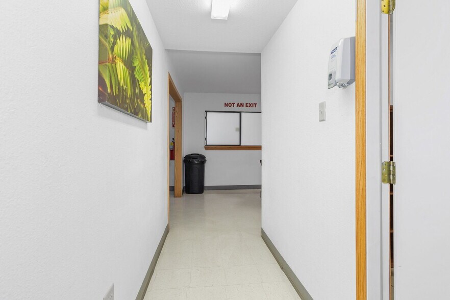 More Photos Of 169 Carol Dr, Pollok Flex For Sale