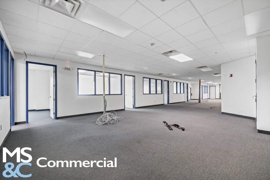 More Photos Of 6015 31st St E, Bradenton Office For Lease