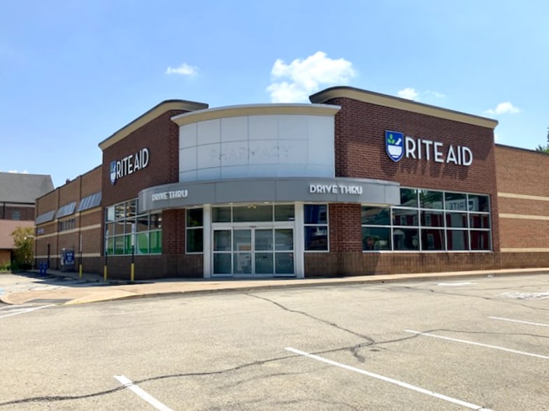 Primary Photo Of 446 W Main St, Monongahela Drugstore For Lease