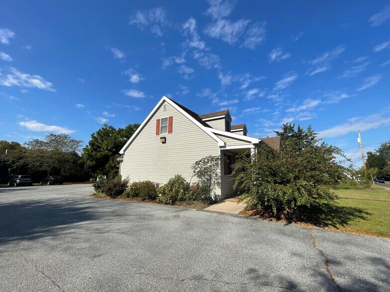 More Photos Of 100 Kings Hwy, Milford Office For Sale