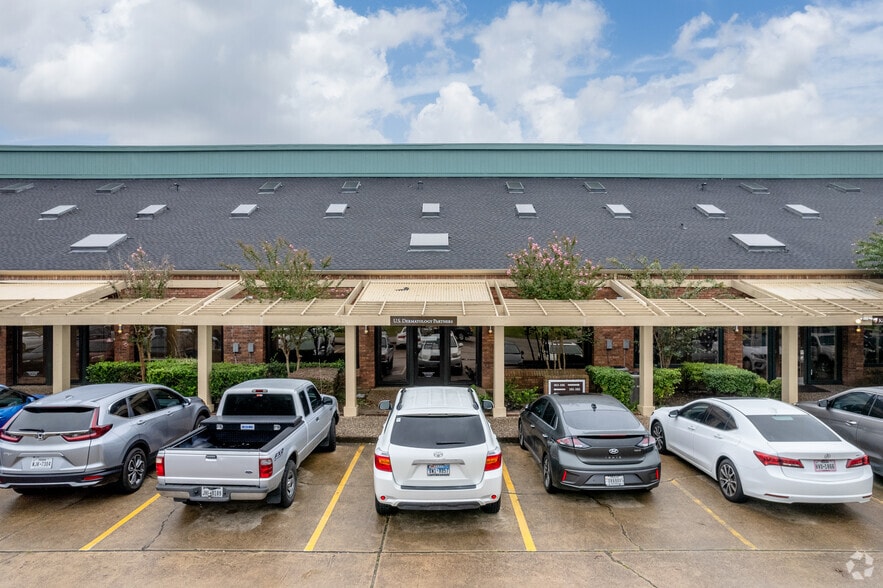 More Photos Of 17300 El Camino Real, Houston Office For Sale