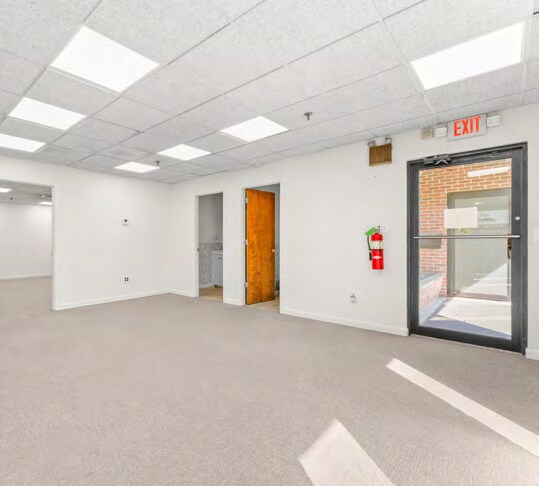 More Photos Of 20 Scotland Blvd, Bridgewater Warehouse For Lease