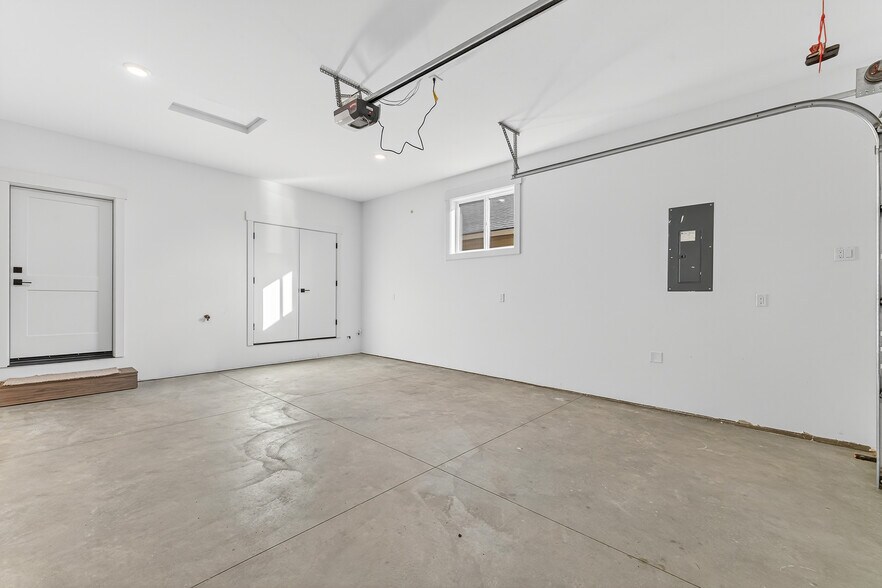 More Photos Of 101, 103, 105 Bighorn Court, Mccall Specialty For Sale