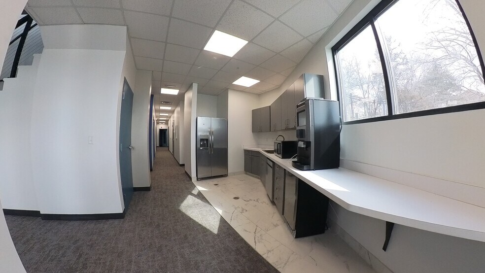 More Photos Of 3809 E 82nd St, Indianapolis Freestanding For Lease