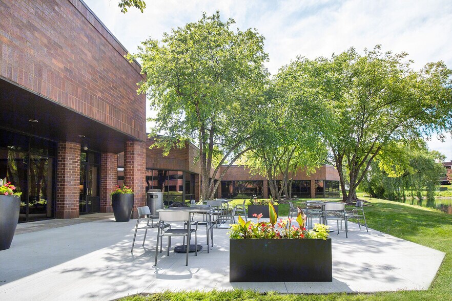 More Photos Of 250 N Patrick Blvd, Brookfield Office For Lease