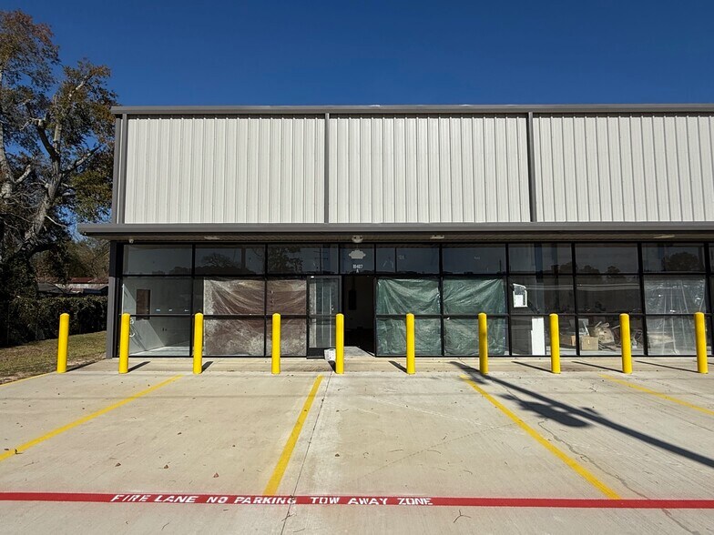 More Photos Of 18487 Highway 105, Cleveland General Retail For Lease