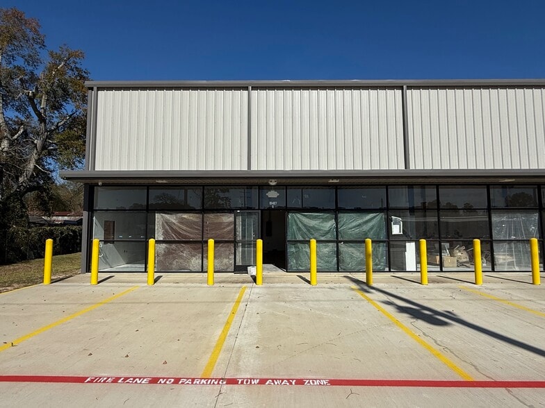 More Photos Of 18487 Highway 105, Cleveland General Retail For Lease