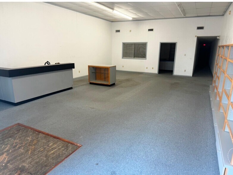 More Photos Of 214 N Mason St, Bowie General Retail For Sale