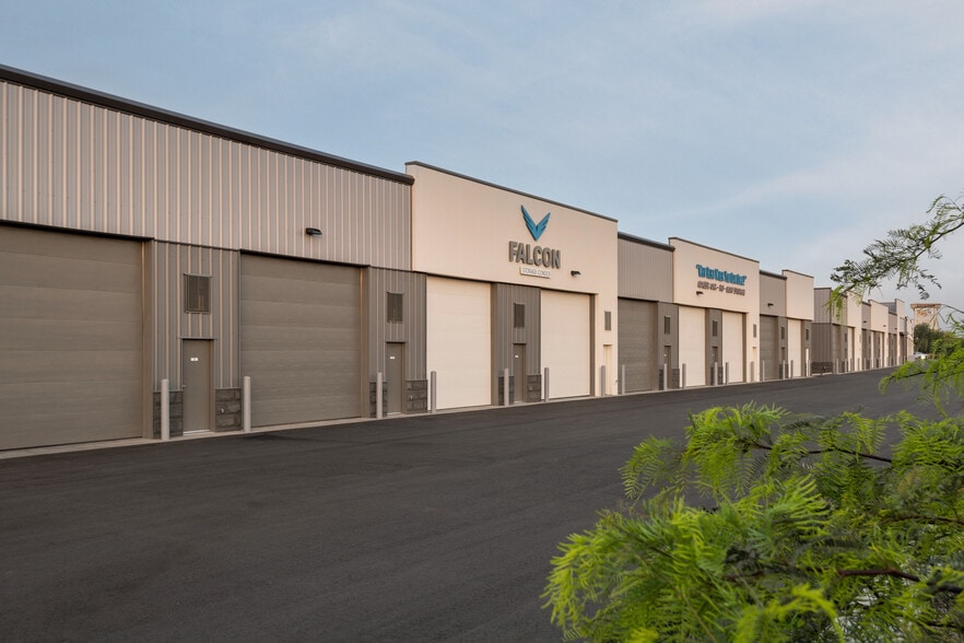 More Photos Of 450 E Willis Rd, Chandler Self Storage For Sale