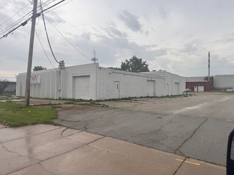 More Photos Of 201 Farabee Dr S, Lafayette Distribution For Lease