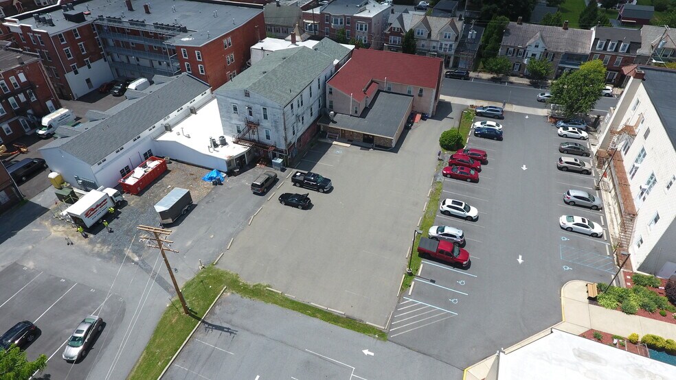 More Photos Of 39 S Main St, Nazareth General Retail For Lease