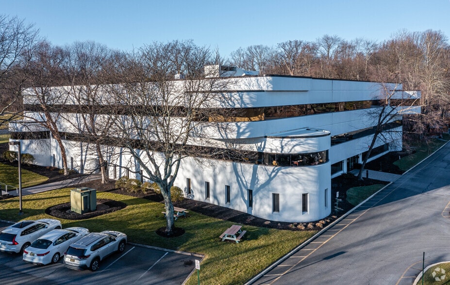 More Photos Of 7 Century Dr, Parsippany Office For Lease