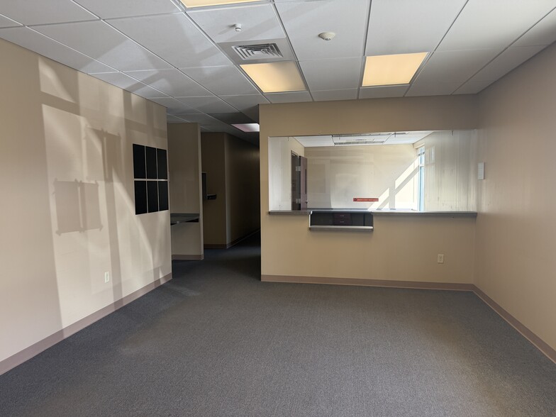 More Photos Of 142 Clearview Cir, Butler Medical For Lease
