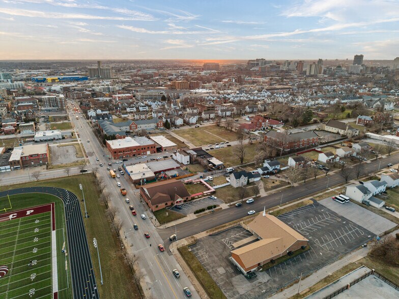 More Photos Of 3904 Delmar Blvd, Saint Louis General Retail For Sale