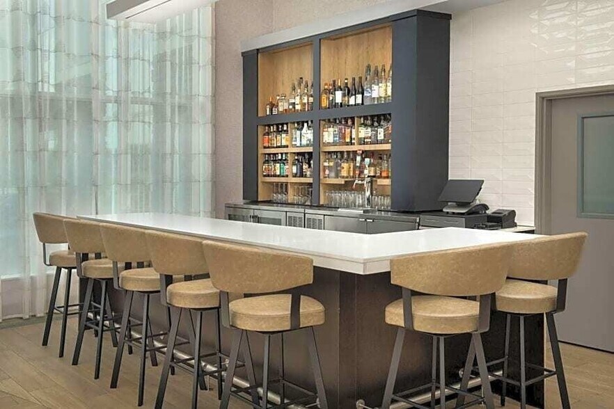 More Photos Of 109 N State Ave, Warroad Hotel For Sale