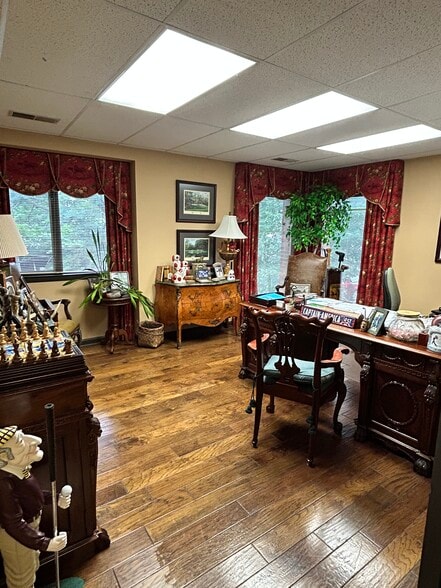 More Photos Of 4735-4739 Spottswood Ave, Memphis Medical For Sale