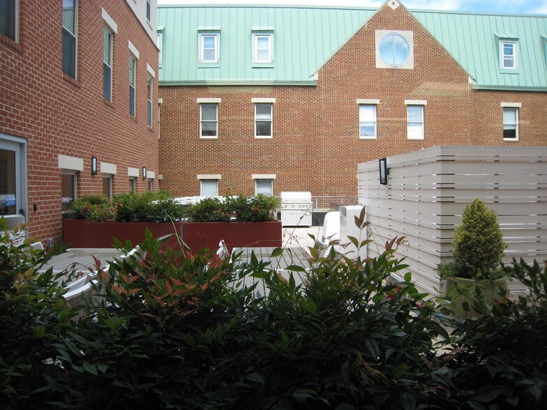 More Photos Of 124 S West St, Alexandria Office For Lease