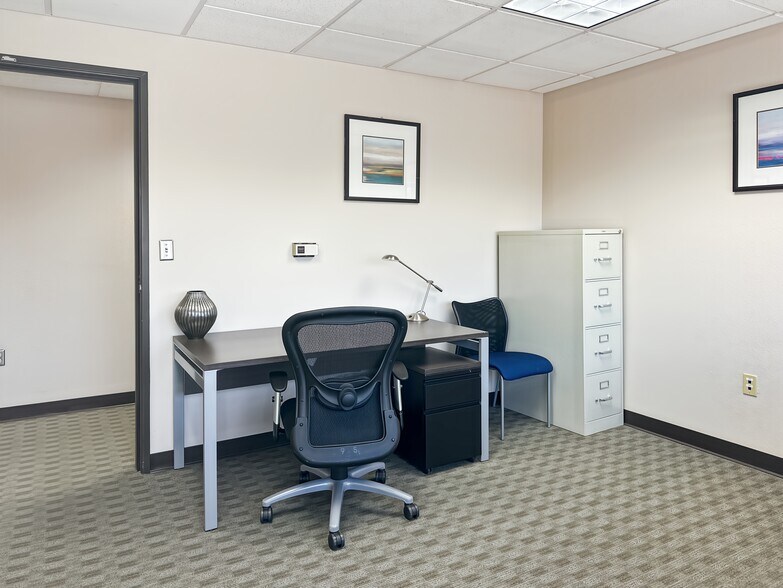 More Photos Of 2340 Alamo Ave SE, Albuquerque Coworking Space