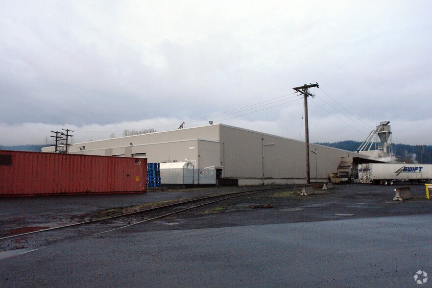 More Photos Of 9930 N Burgard Way, Portland Warehouse For Lease