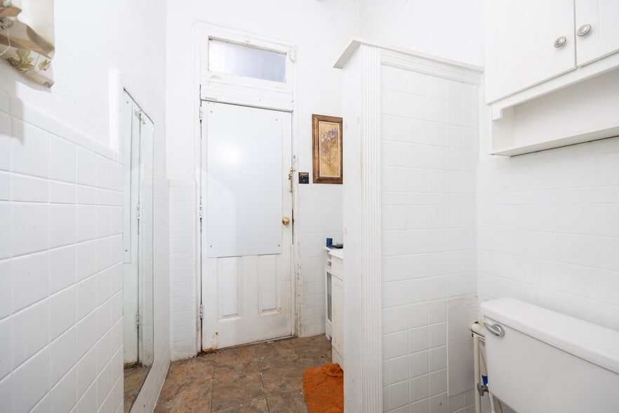 More Photos Of 319 E Howard St, Live Oak Storefront Retail Office For Sale