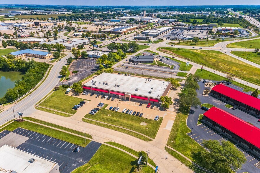 More Photos Of 206 W Anthony Dr, Champaign Medical For Lease