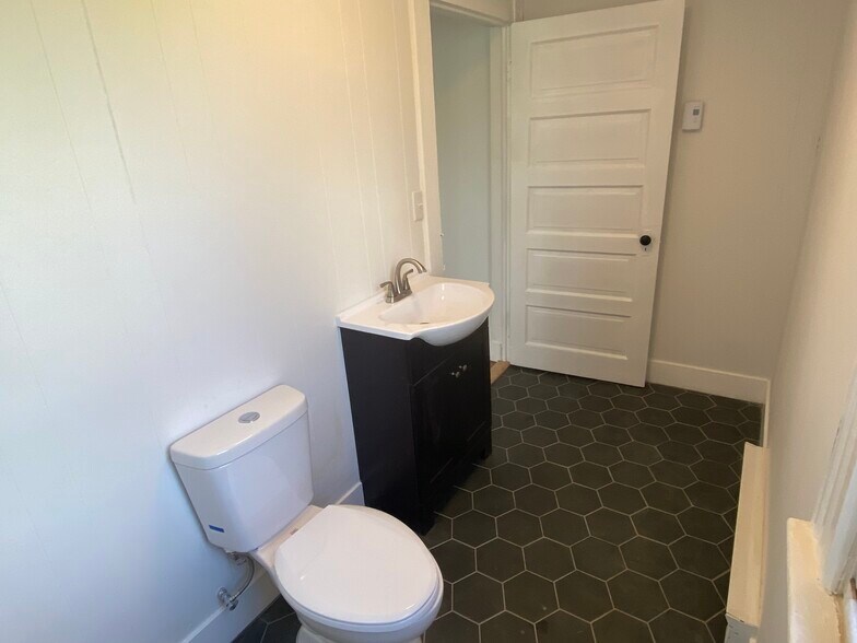 More Photos Of 105 Willowbrook Rd, South Abington Office Residential For Lease