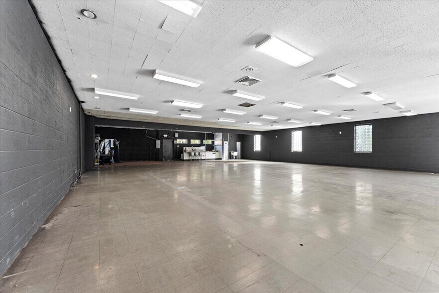 More Photos Of 7560 Macomb St, Grosse Ile Storefront Retail Office For Sale