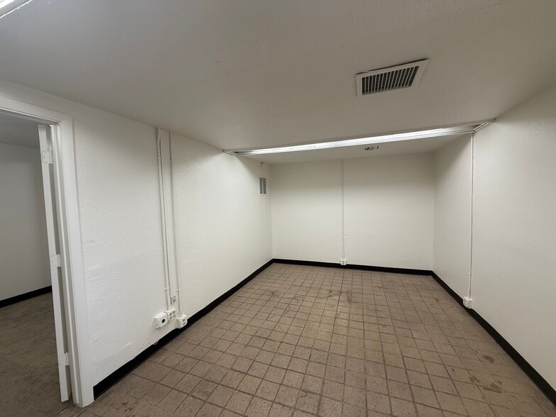 More Photos Of 637 S Vine Ave, Tucson Warehouse For Lease